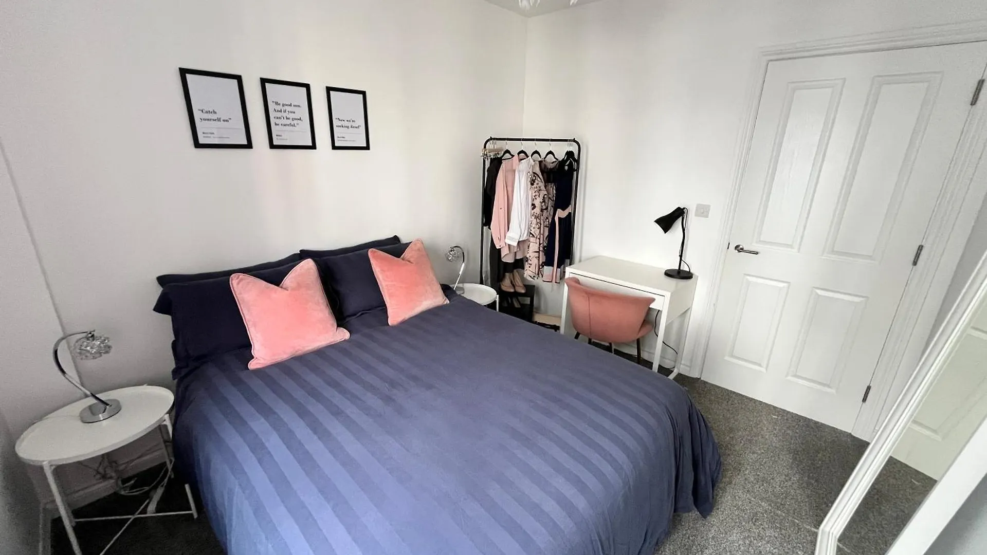 Writer'S Square Apartments Belfast