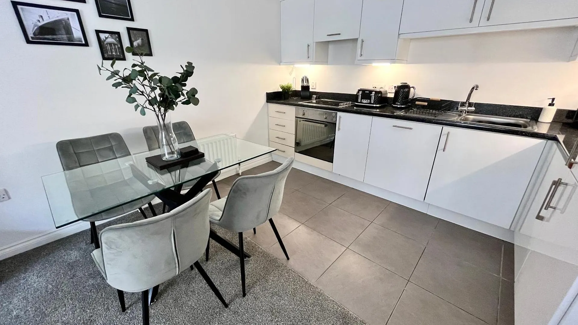 Writer'S Square Apartments Belfast United Kingdom